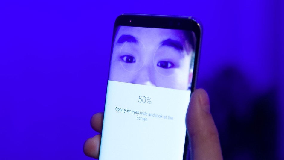 So sánh Samsung Galaxy S8 và Xiaomi Mi MIX 7