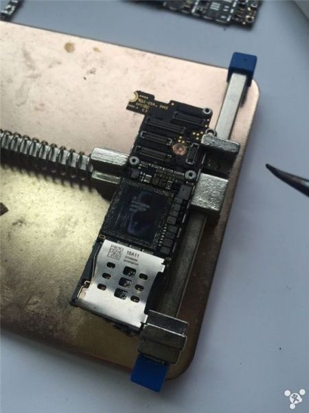 Sự thật quy trình dựng iPhone, từ cũ nát thành mới nguyên
