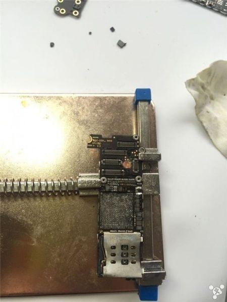 Sự thật quy trình dựng iPhone, từ cũ nát thành mới nguyên