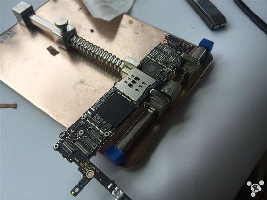 Sự thật quy trình dựng iPhone, từ cũ nát thành mới nguyên
