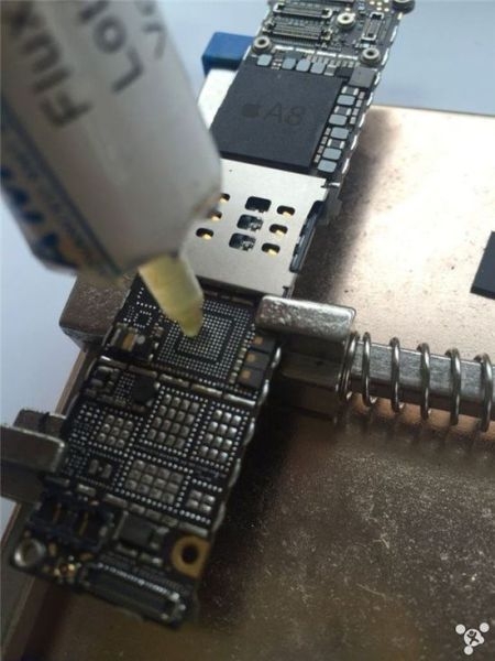 Sự thật quy trình dựng iPhone, từ cũ nát thành mới nguyên