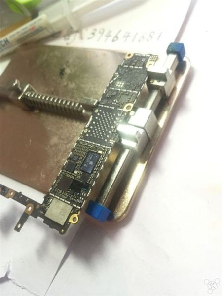 Sự thật quy trình dựng iPhone, từ cũ nát thành mới nguyên