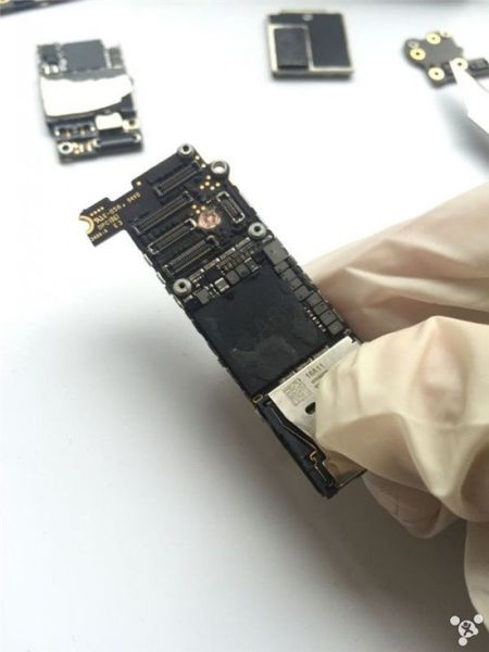 Sự thật quy trình dựng iPhone, từ cũ nát thành mới nguyên