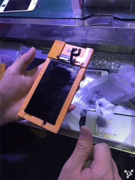 Sự thật quy trình dựng iPhone, từ cũ nát thành mới nguyên