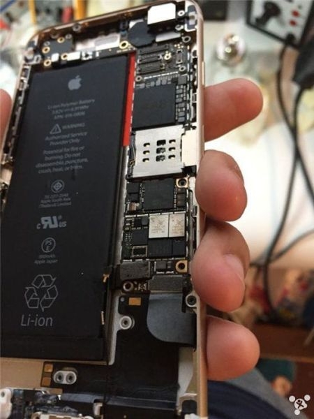 Sự thật quy trình dựng iPhone, từ cũ nát thành mới nguyên