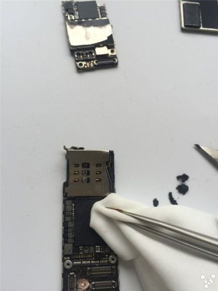 Sự thật quy trình dựng iPhone, từ cũ nát thành mới nguyên