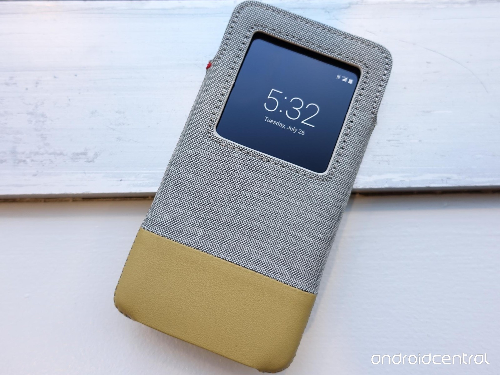 Trên tay DTEK50 – con lai của BlackBerry và Acatel