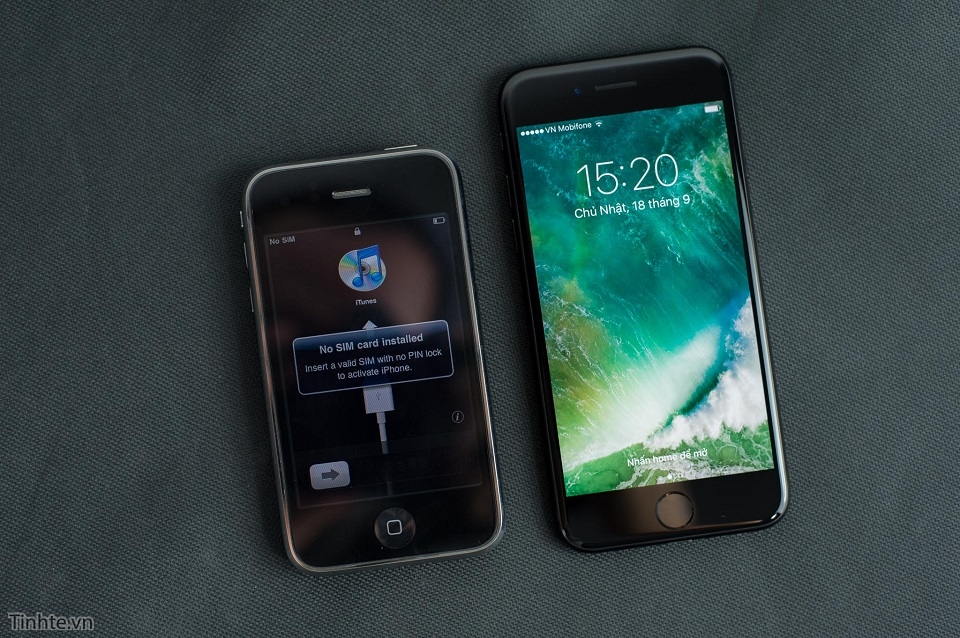 Trên tay iPhone 7 Jet Black và so sánh với iPhone 3G Jet Black 13