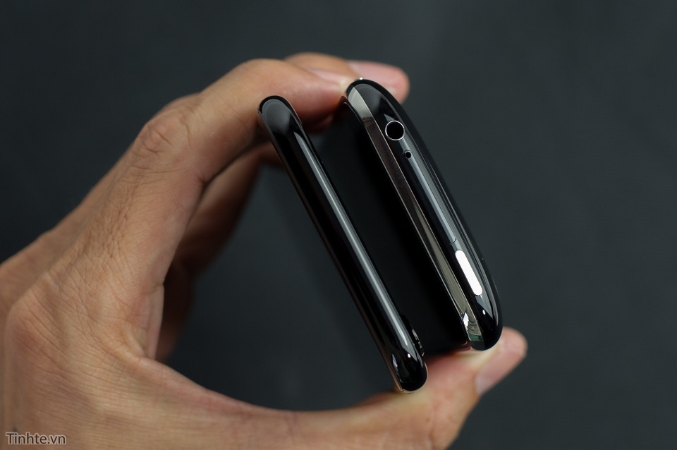 Trên tay iPhone 7 Jet Black và so sánh với iPhone 3G Jet Black 18