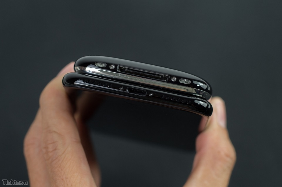 Trên tay iPhone 7 Jet Black và so sánh với iPhone 3G Jet Black 16