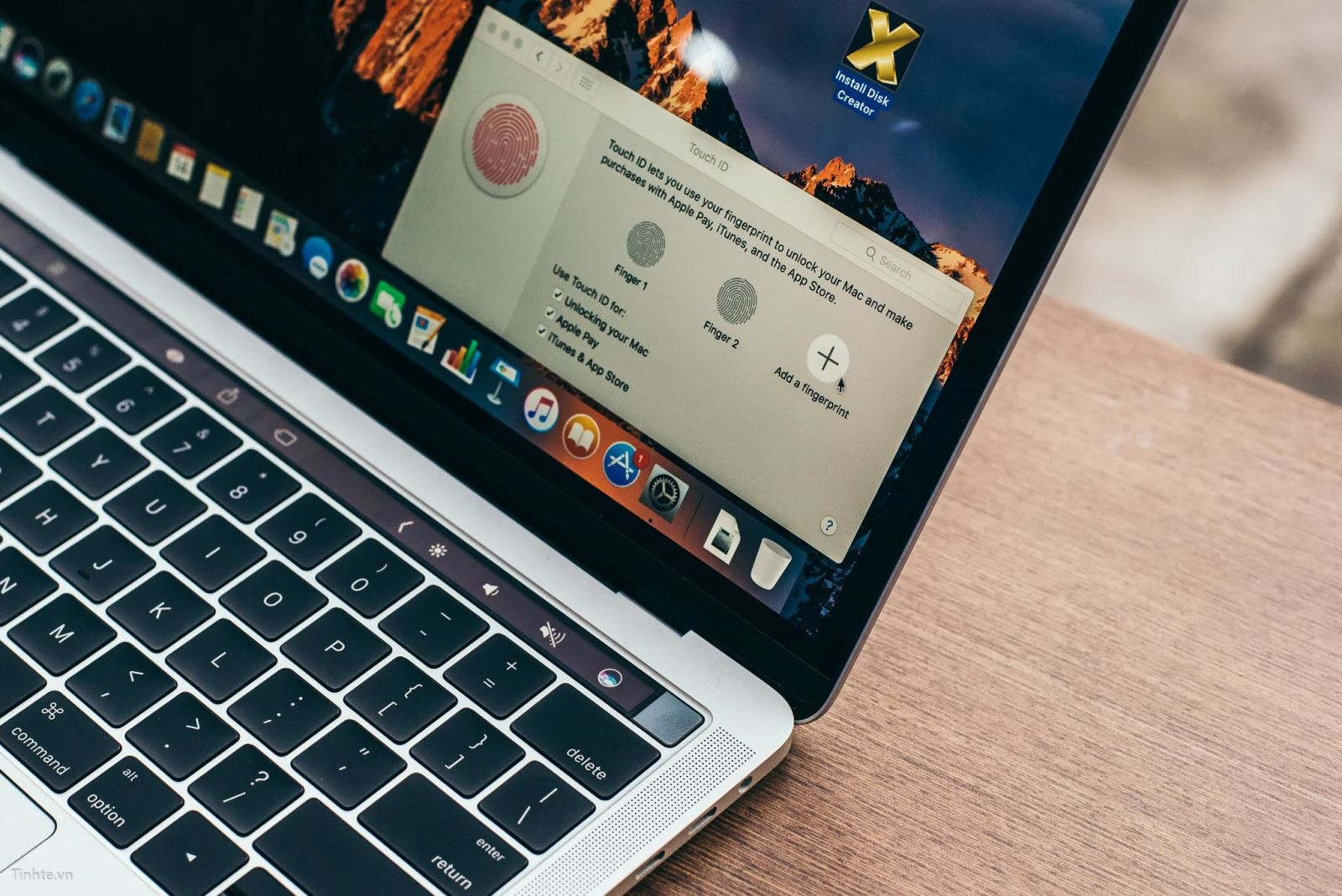 Trên tay macBook Pro có Touch Bar đầu tiên ở Việt Nam 1 Trên tay macBook Pro có Touch Bar đầu tiên ở Việt Nam 1