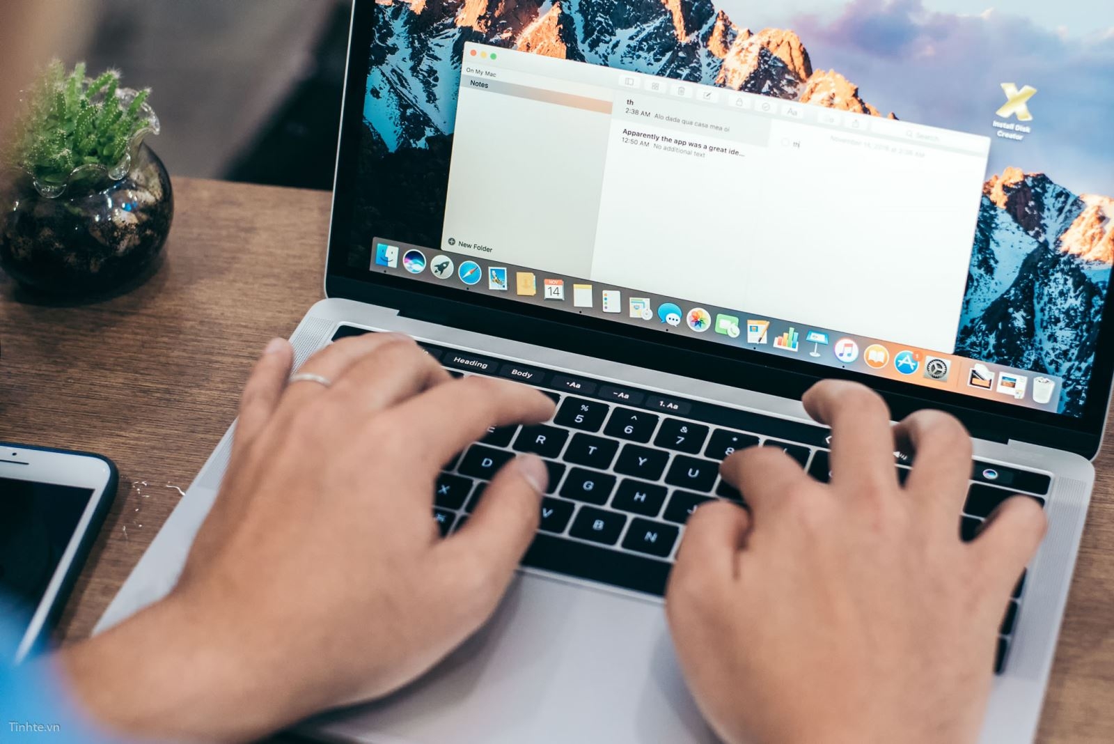 Trên tay MacBook Pro có Touch Bar đầu tiên ở Việt Nam 10 Trên tay MacBook Pro có Touch Bar đầu tiên ở Việt Nam 10