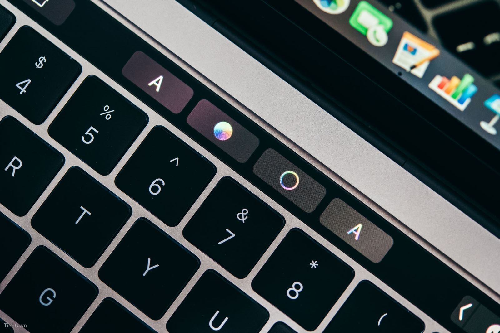 Trên tay MacBook Pro có Touch Bar đầu tiên ở Việt Nam 16 Trên tay MacBook Pro có Touch Bar đầu tiên ở Việt Nam 16