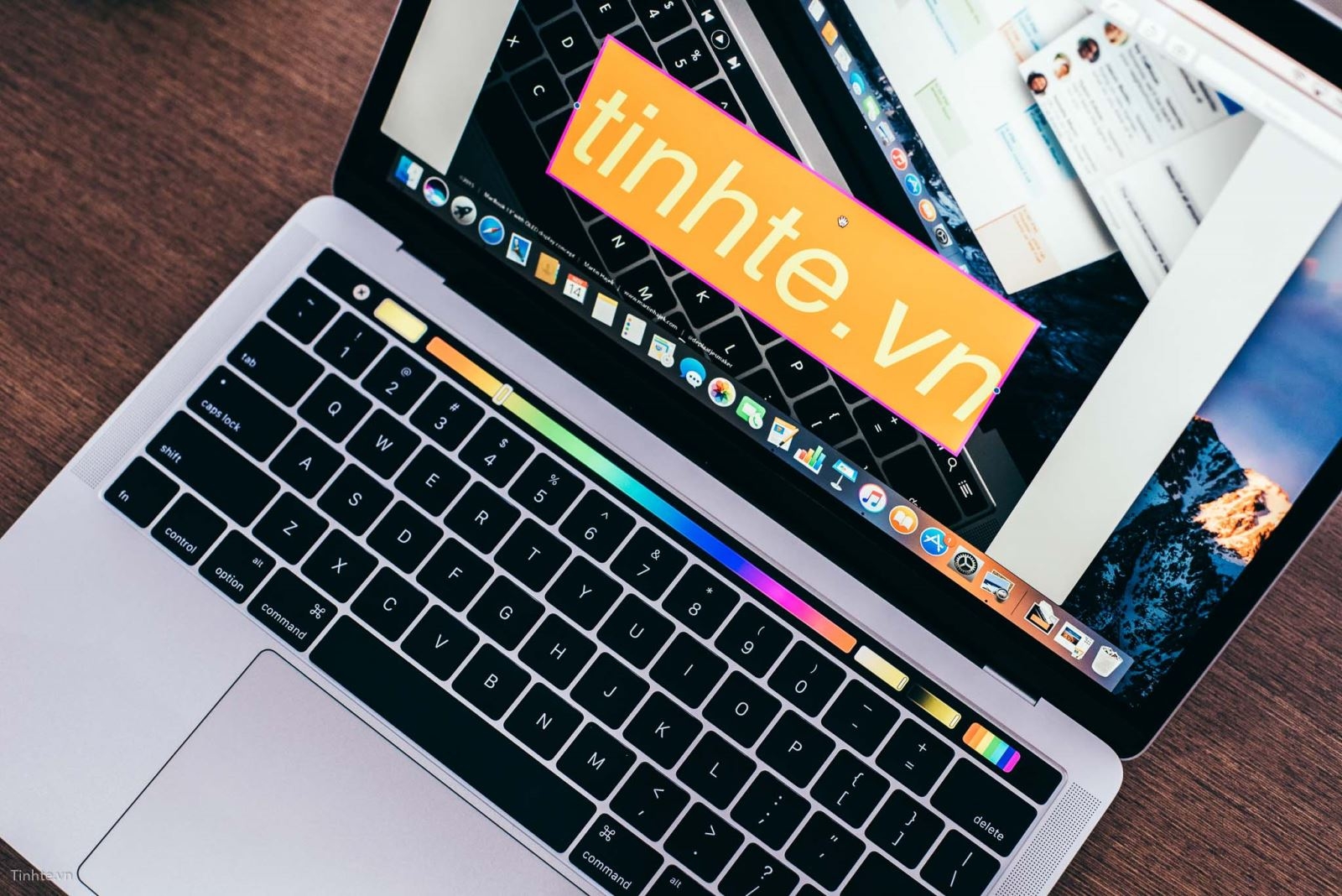 Trên tay MacBook Pro có Touch Bar đầu tiên ở Việt Nam 17 Trên tay MacBook Pro có Touch Bar đầu tiên ở Việt Nam 17