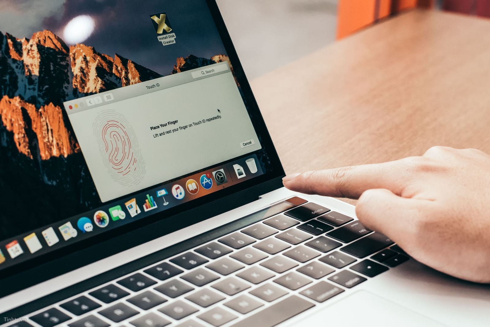 Trên tay macBook Pro có Touch Bar đầu tiên ở Việt Nam 2 Trên tay macBook Pro có Touch Bar đầu tiên ở Việt Nam 2