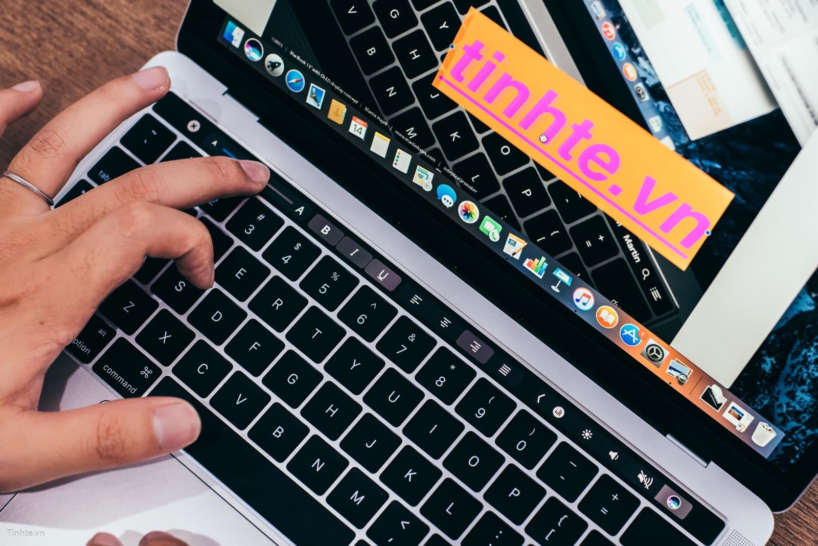Trên tay macBook Pro có Touch Bar đầu tiên ở Việt Nam 5 Trên tay macBook Pro có Touch Bar đầu tiên ở Việt Nam 5