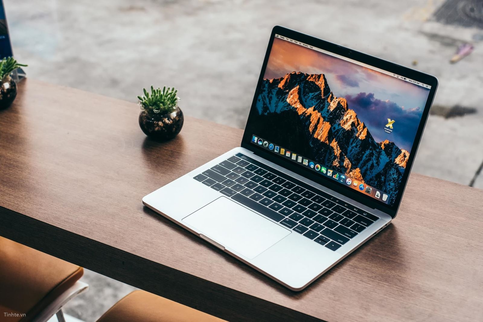 Trên tay MacBook Pro có Touch Bar đầu tiên ở Việt Nam 9 Trên tay MacBook Pro có Touch Bar đầu tiên ở Việt Nam 9