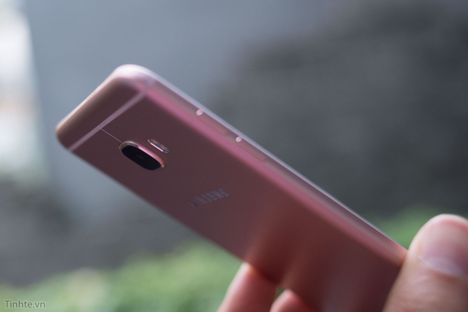 Trên tay Samsung Galaxy C7 phiên bản màu hồng tại Việt Nam