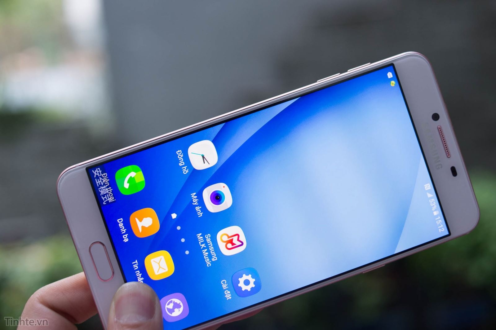 Trên tay Samsung Galaxy C7 phiên bản màu hồng tại Việt Nam