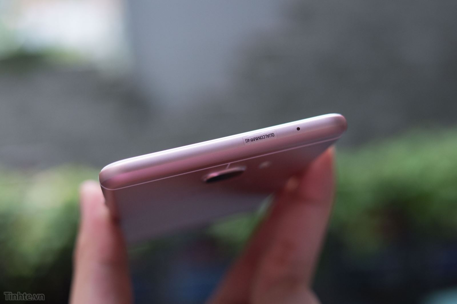 Trên tay Samsung Galaxy C7 phiên bản màu hồng tại Việt Nam