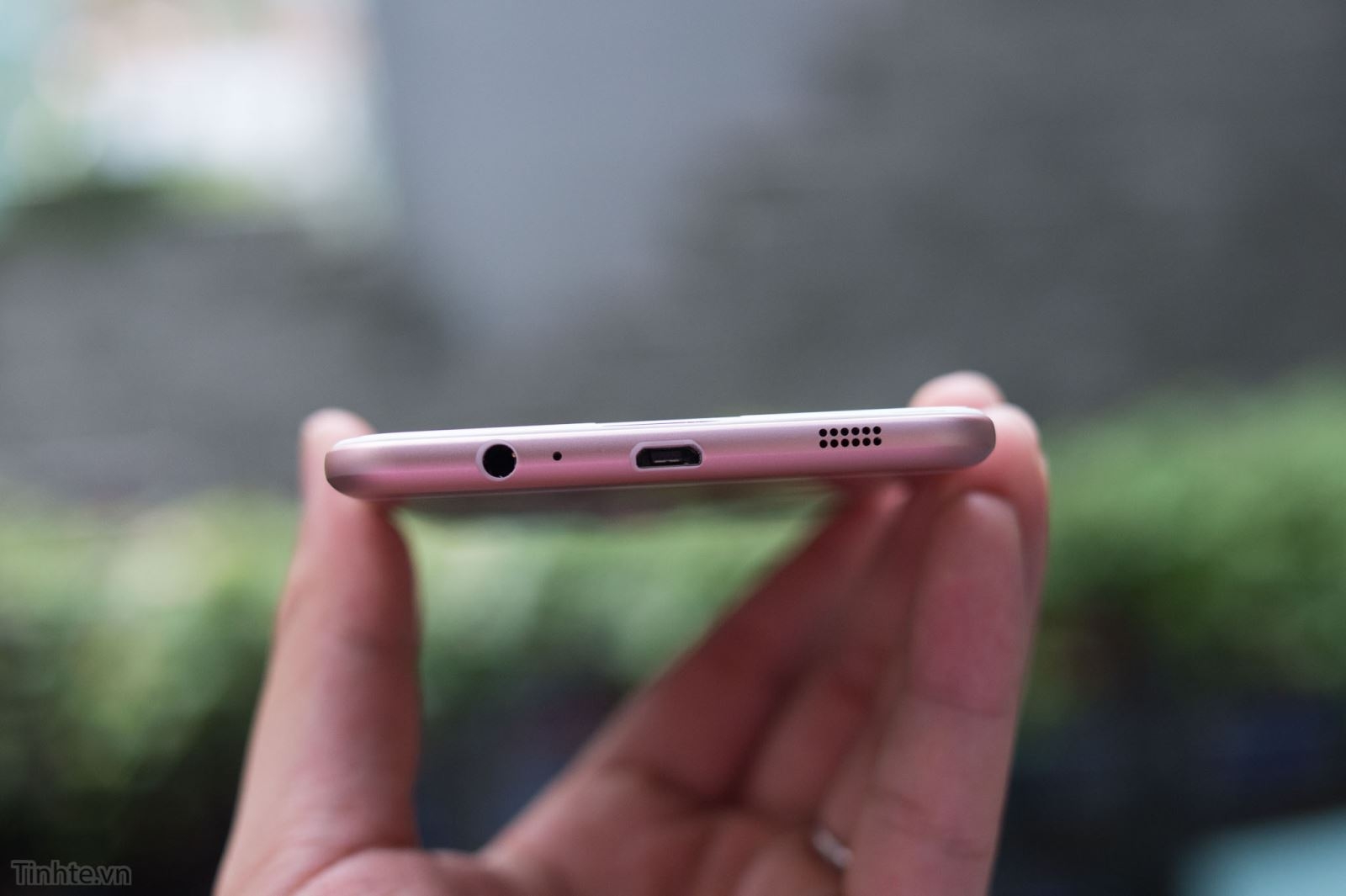 Trên tay Samsung Galaxy C7 phiên bản màu hồng tại Việt Nam