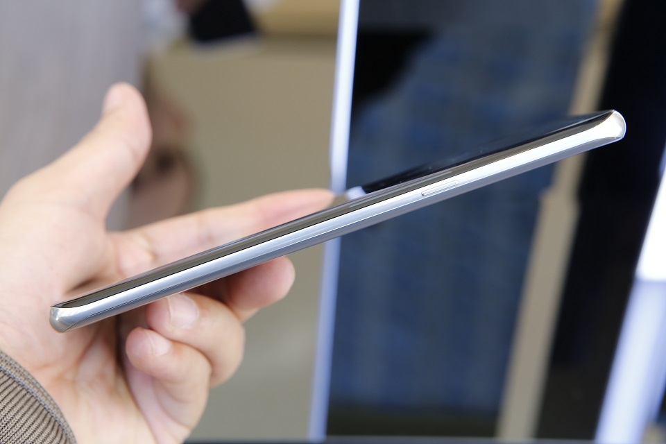 Trên tay Samsung Galaxy S8 và S8 Plus 10