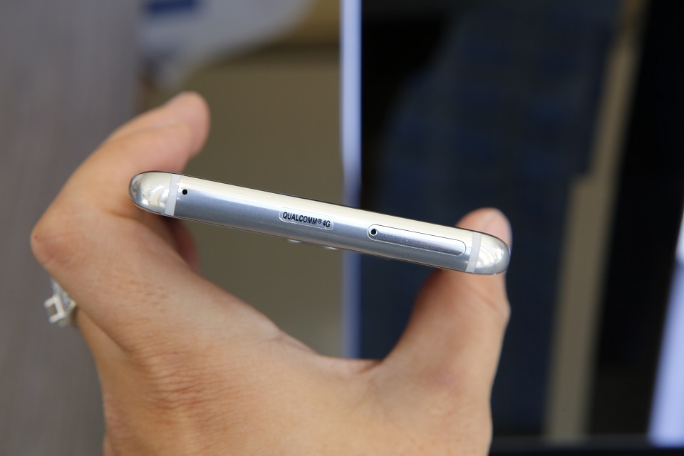 Trên tay Samsung Galaxy S8 và S8 Plus 8