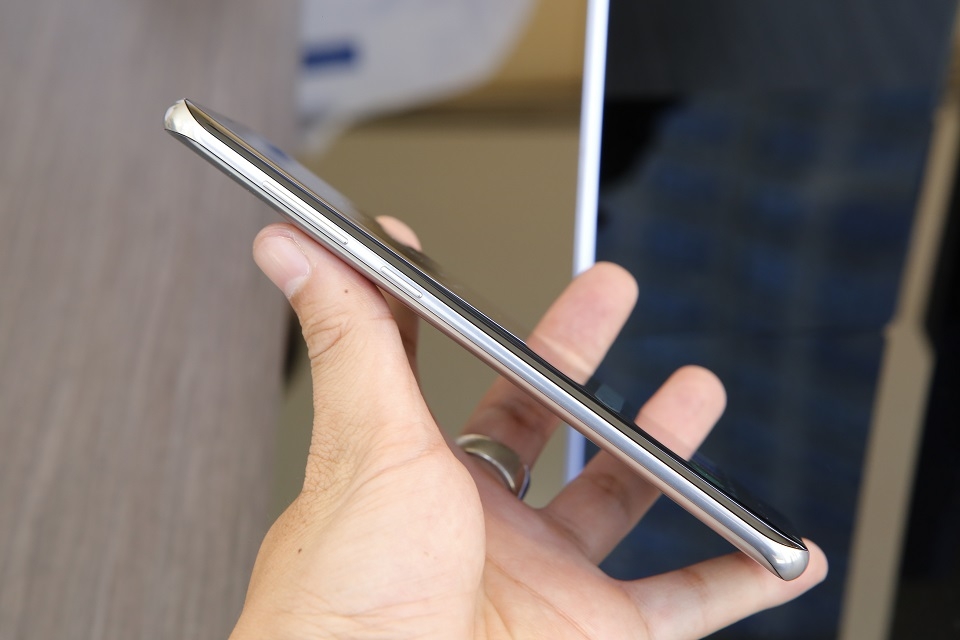 Trên tay Samsung Galaxy S8 và S8 Plus 9