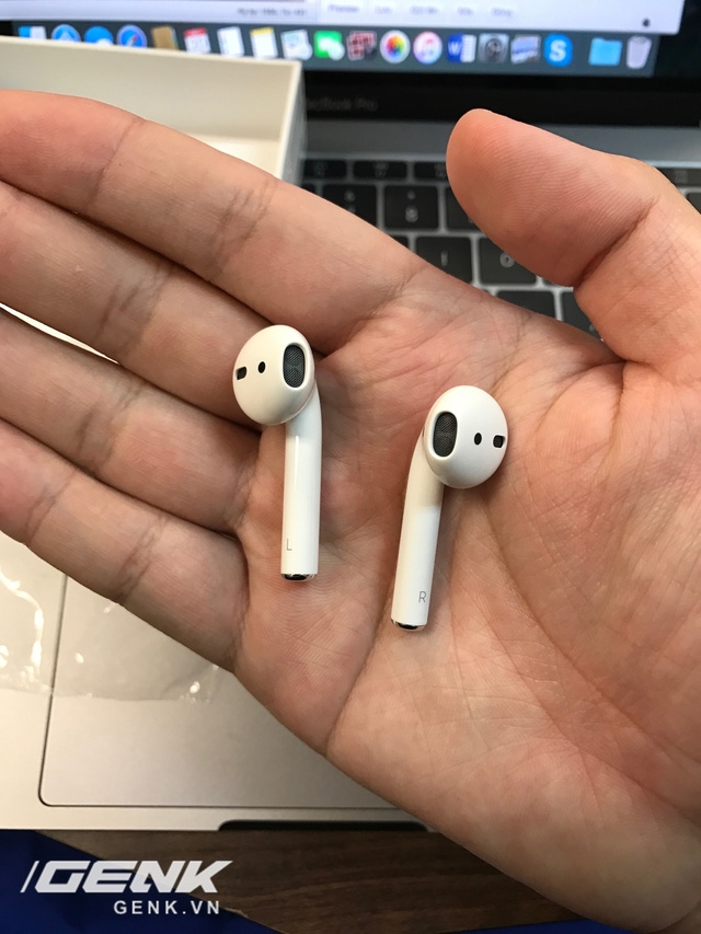 Trên tay tai nghe AirPods chính hãng đầu tiên tại Việt Nam 10