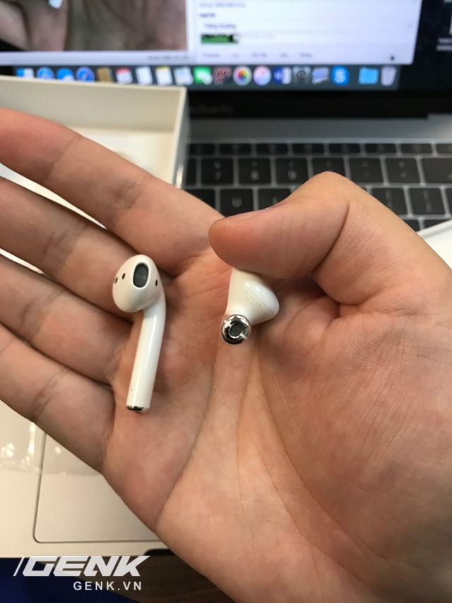 Trên tay tai nghe AirPods chính hãng đầu tiên tại Việt Nam 11