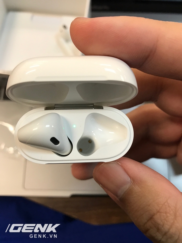 Trên tay tai nghe AirPods chính hãng đầu tiên tại Việt Nam 12