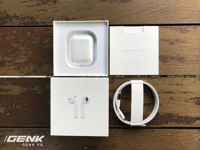 Trên tay tai nghe AirPods chính hãng đầu tiên tại Việt Nam 2
