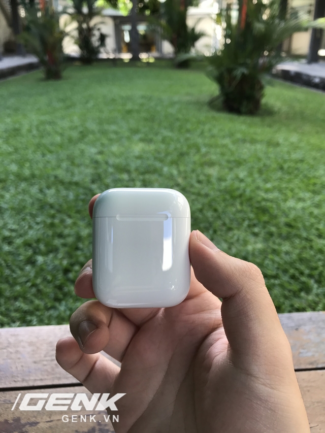 Trên tay tai nghe AirPods chính hãng đầu tiên tại Việt Nam 4