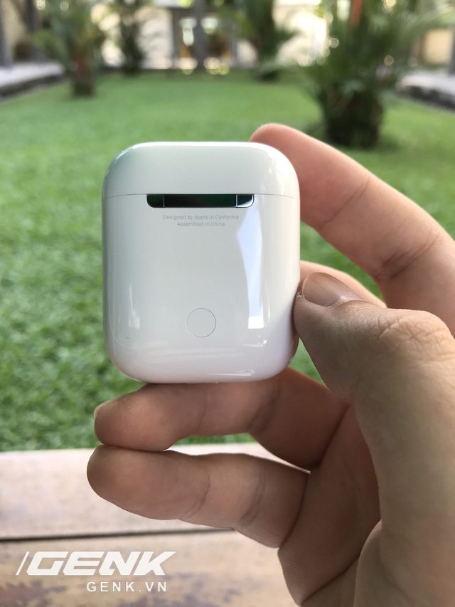 Trên tay tai nghe AirPods chính hãng đầu tiên tại Việt Nam 5