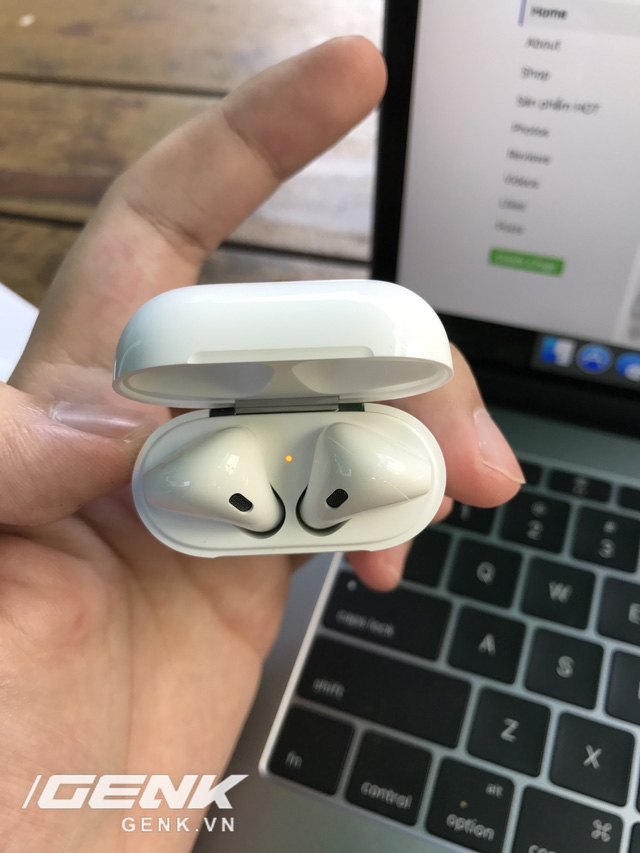 Trên tay tai nghe AirPods chính hãng đầu tiên tại Việt Nam 9