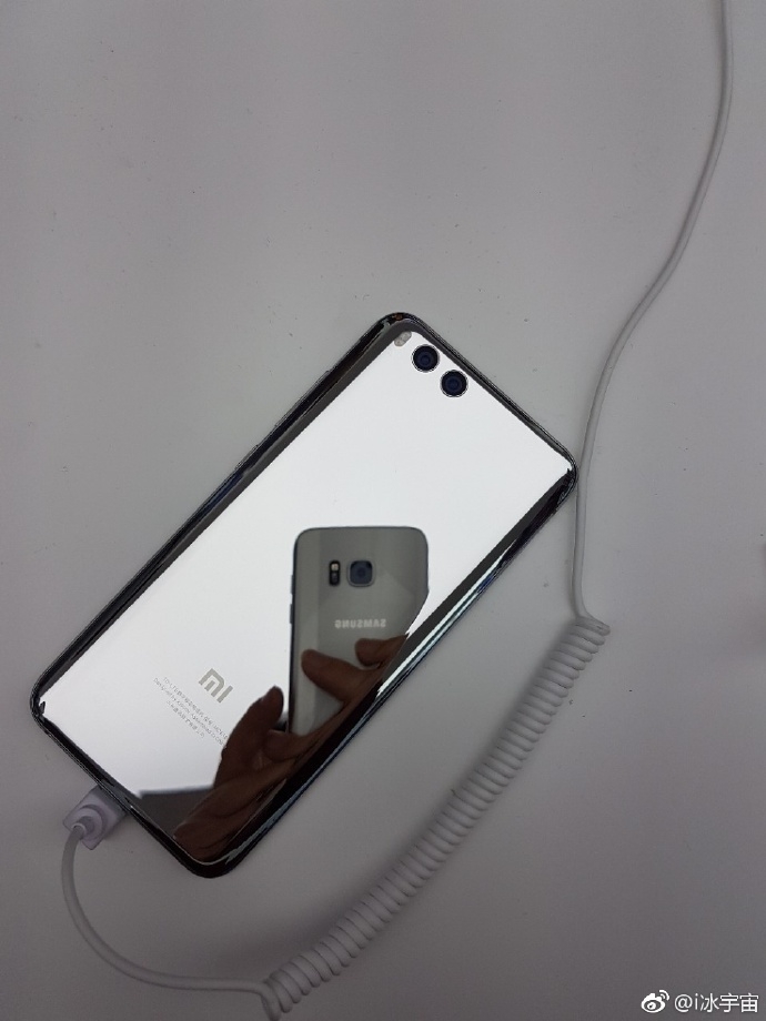 Trên tay Xiaomi Mi 6 phiên bản màu bạc 4