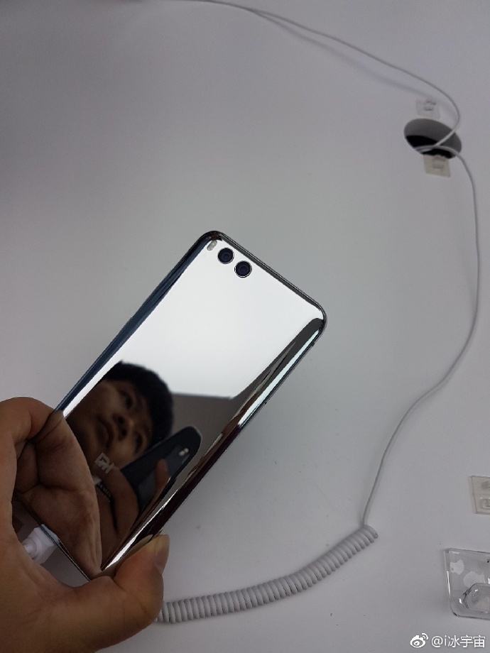 Trên tay Xiaomi Mi 6 phiên bản màu bạc 5
