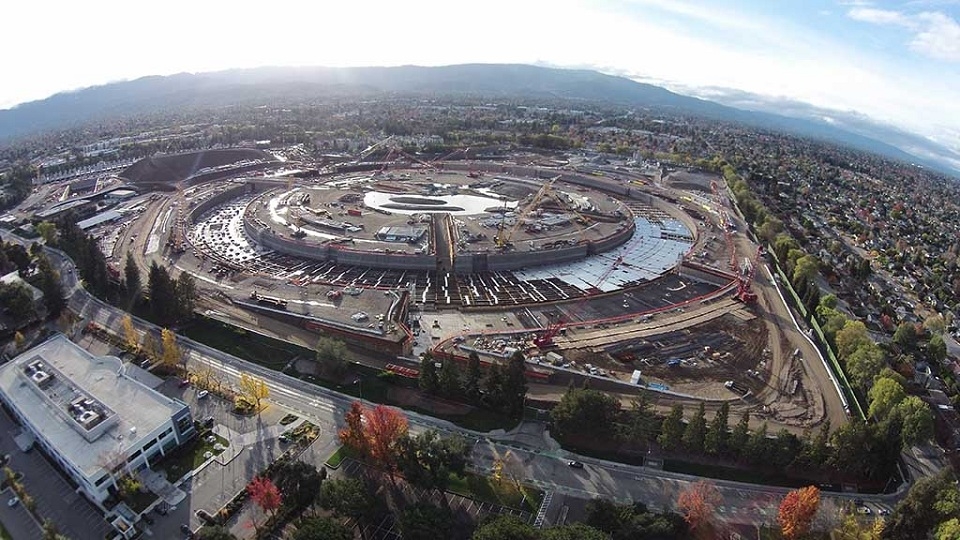 Trụ sở phi thuyền của Apple hiện lên rõ nét qua ống kính Drone