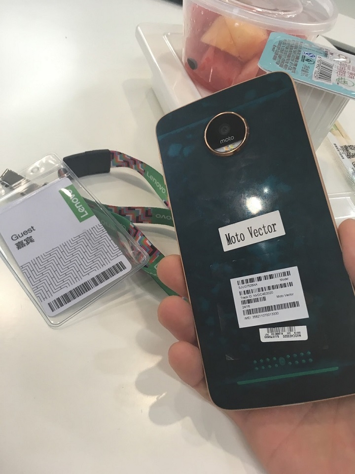 Xuất hiện hình ảnh smartphone Moto Z Play cùng thông số cấu hình