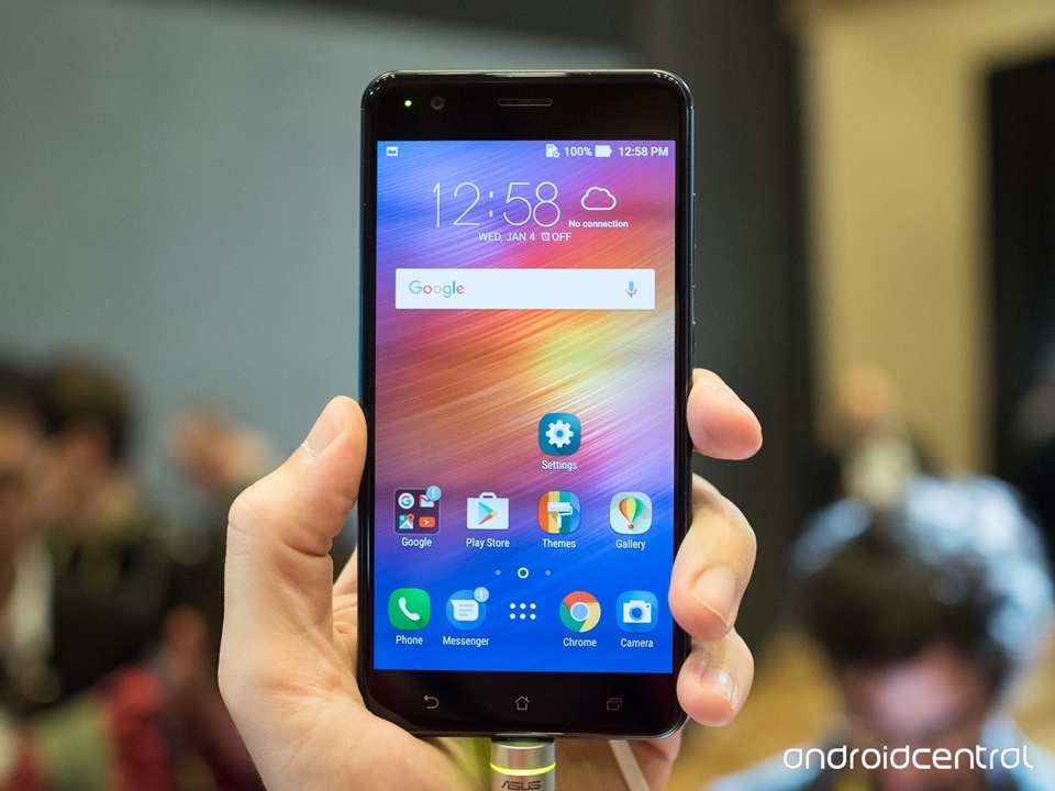 Trên tay chiếc Zenfone 3 Zoom Trên tay chiếc Zenfone 3 Zoom