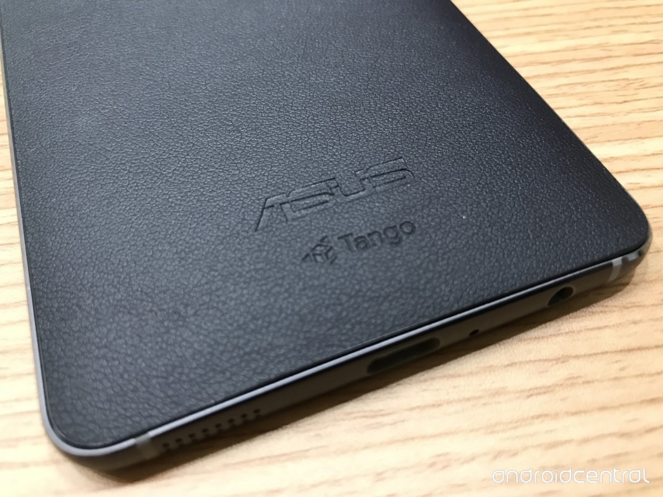 Mặt sau Asus Zenfone AR