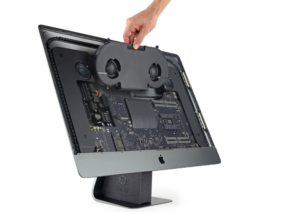 Các bạn có thể thấy được toàn bộ bên trong của máy iMac Pro 2018 Các bạn có thể thấy được toàn bộ bên trong của máy iMac Pro 2018