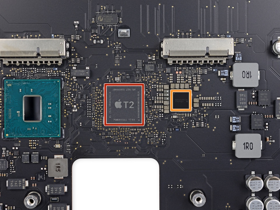 Đây chính là bo mạch chính cùng CPU T2 của Apple Đây chính là bo mạch chính cùng CPU T2 của Apple