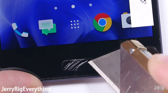Thử độ bền HTC U Ultra - Hình 2 Thử độ bền HTC U Ultra - Hình 2