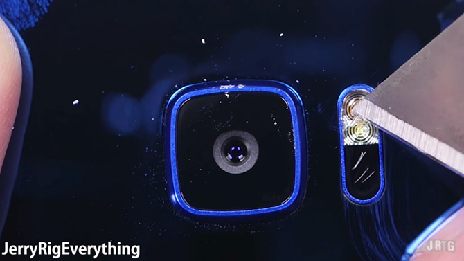 Thử độ bền HTC U Ultra - Hình 4 Thử độ bền HTC U Ultra - Hình 4