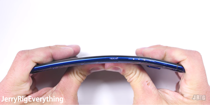 Thử độ bền HTC U Ultra - Hình 6 Thử độ bền HTC U Ultra - Hình 6