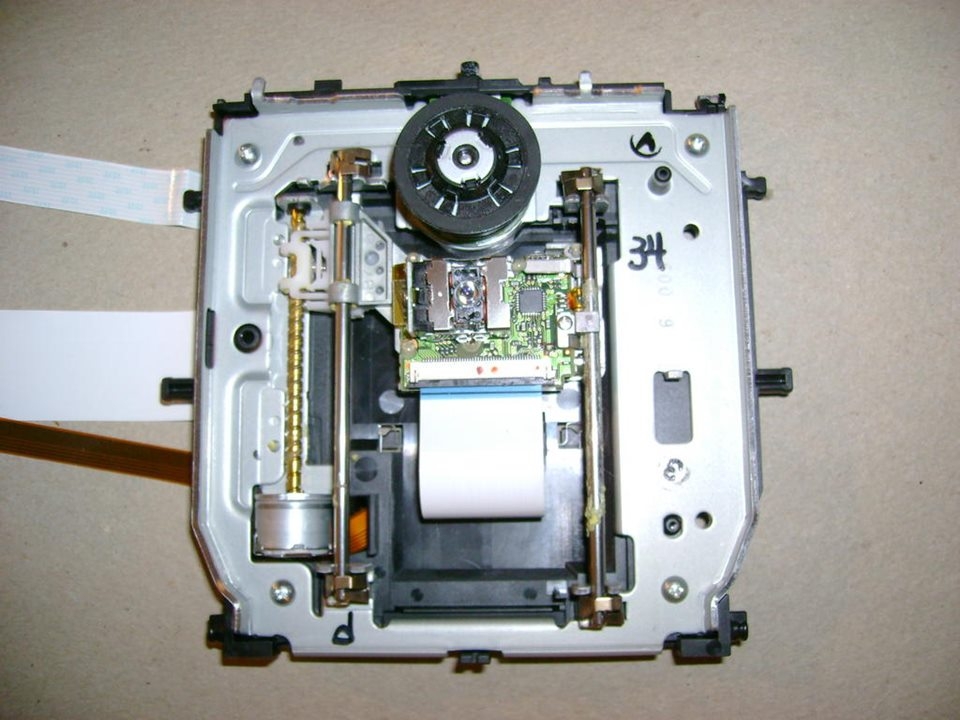 Lỗi laptop phát ra âm thanh lạ: ổ CD và DVD