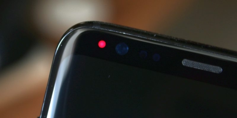 Cảnh báo: đừng dùng app đổi đèn LED trên Galaxy S8!