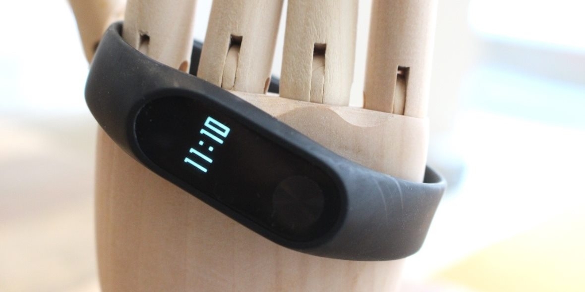 Thiết bị đeo tay Xiaomi Mi Band 2: Thiết kế & Màn hình