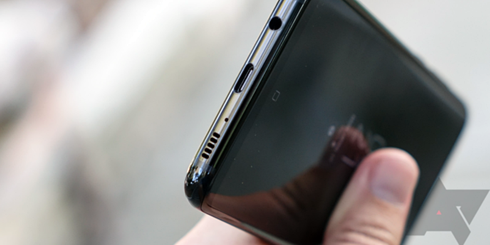 1. Loa của Galaxy S8 1. Loa của Galaxy S8